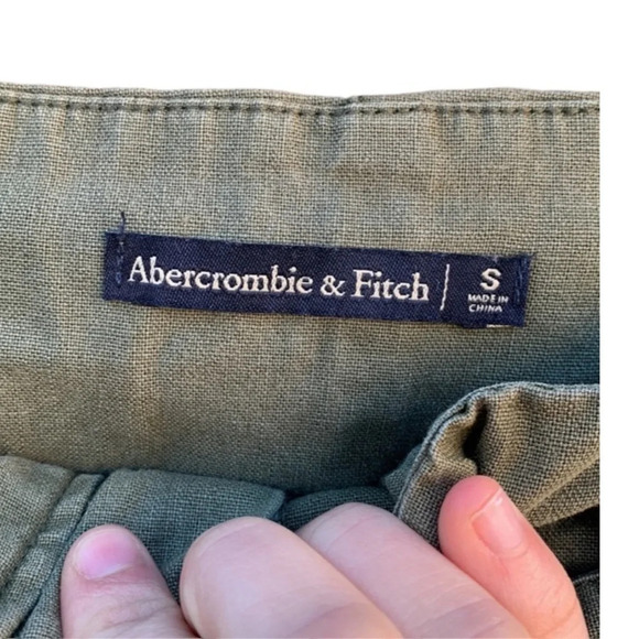 ABERCROMBIE and Fitch green pants with belt size small - Picture 3 of 3